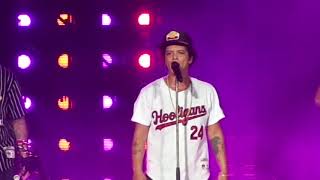 Bruno Mars  Uptown Funk Live at Praça da Apoteose [upl. by Tallbot]